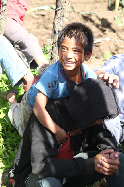 Local boy in Santa Maria with Cosechando volunteer